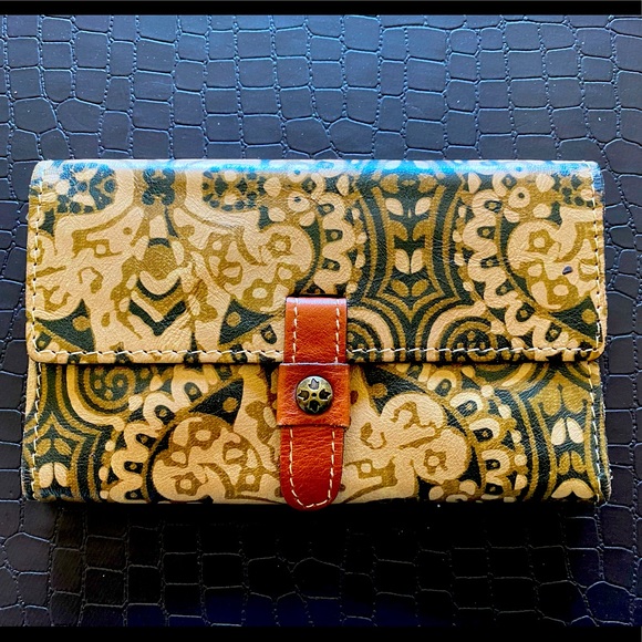 Patricia Nash Handbags - Patricia Nash Alava Wallet in Folklore